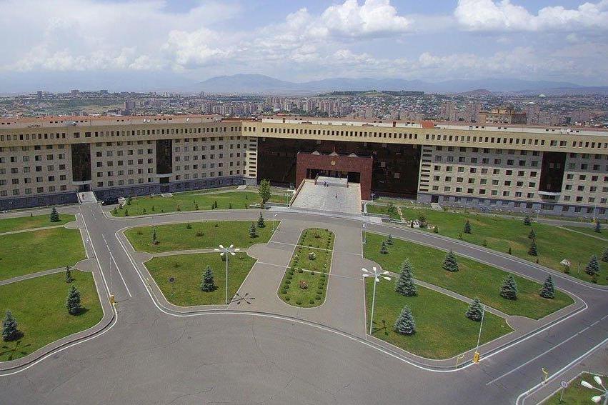 Генеральный штаб ВС Армении потребовал отставки Никола Пашиняна и правительства