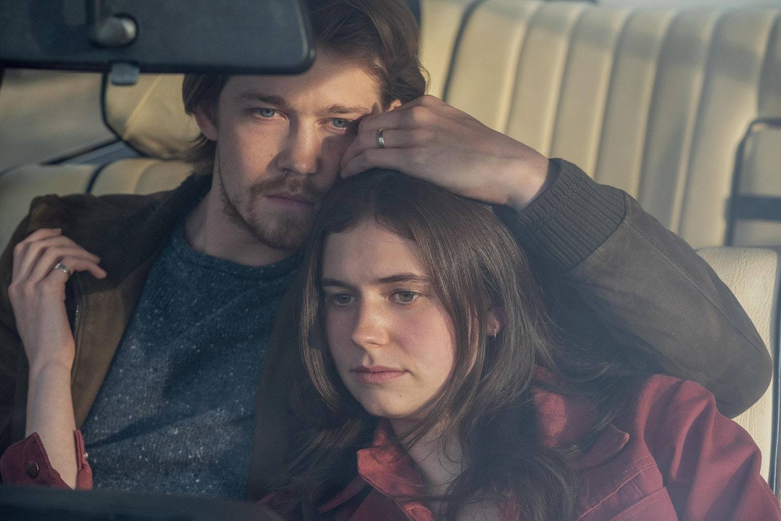 Hulu показал первый трейлер нового сериала «Разговоры с друзьями» по роману Салли Руни