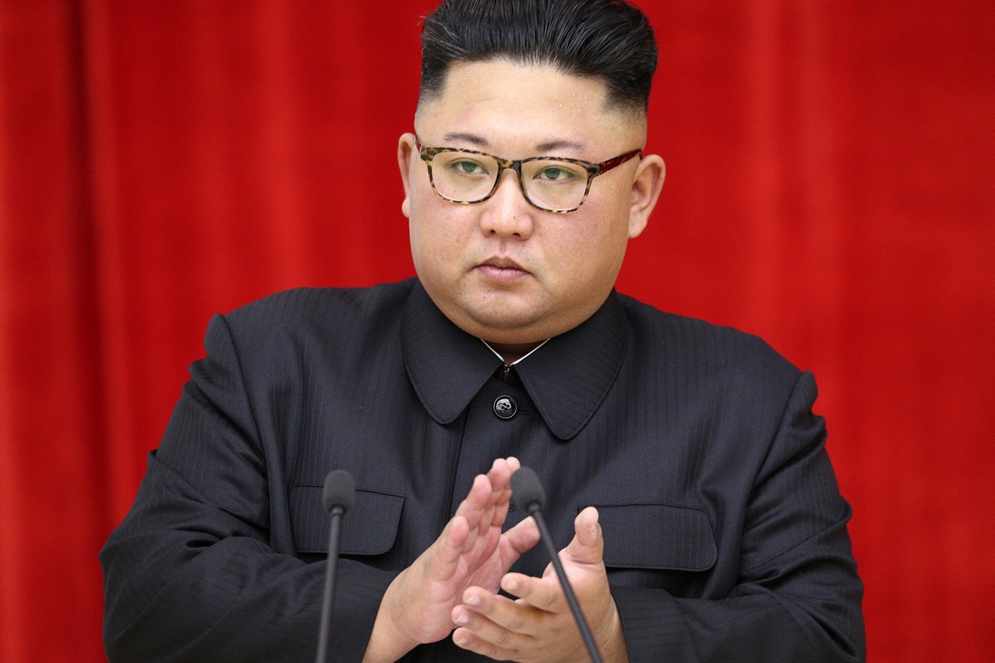 Лидер Северной Кореи запретил жителям страны носить джинсы скинни, потому что они олицетворяют «капиталистический образ жизни»