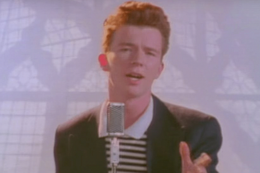 Ставший классикой клип Рика Эстли на песню «Never Gonna Give You Up» набрал на YouTube миллиард просмотров