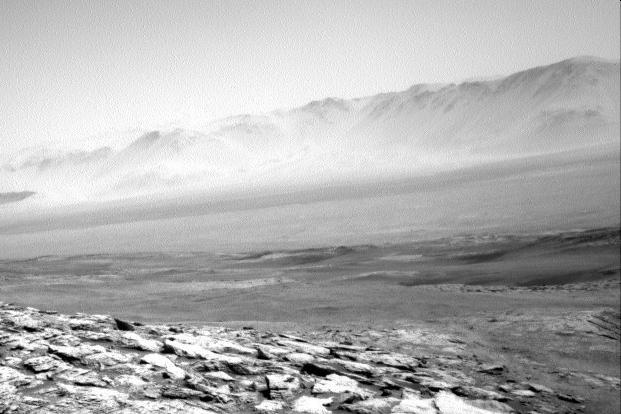Марсоход Curiosity передал на Землю впечатляющее фото горизонта Kрасной планеты