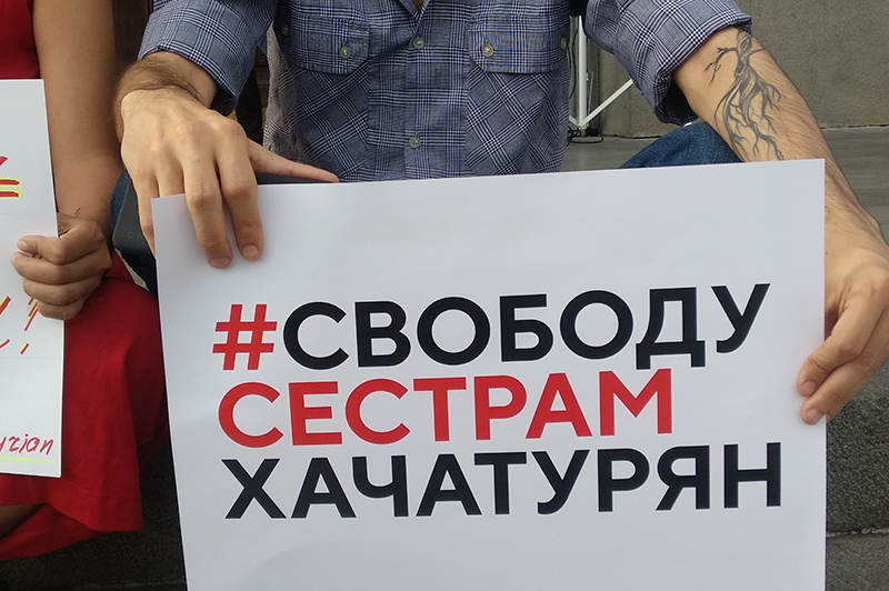 Сегодня на Северном проспекте в Ереване прошла акция протеста в поддержку сестер Хачатурян