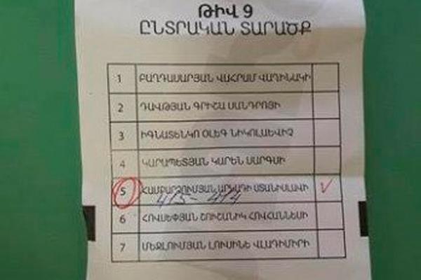 Доверенные лица блока «Выход» с утра зарегистрировали ряд нарушений в ходе парламентских выборов в Армении