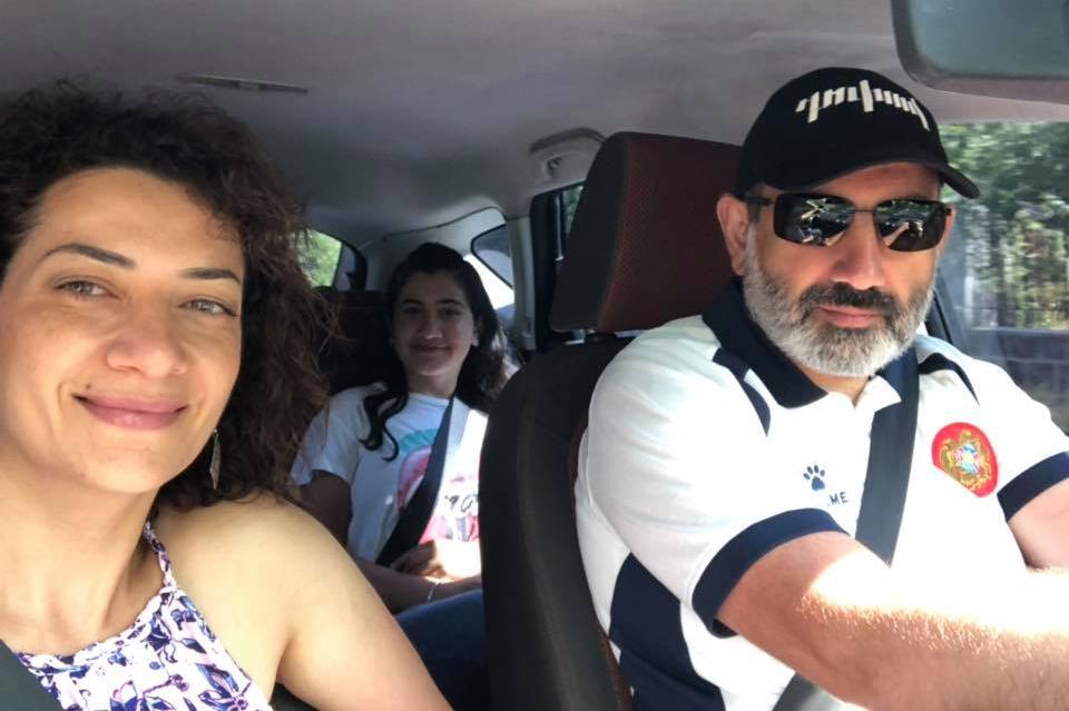 С семьей едем на нашем «добром» «Nissan Qashqai» – Никол Пашинян опубликовал фото из отпуска