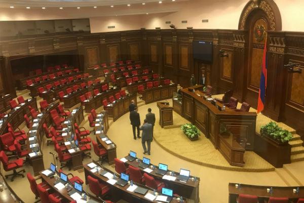 «Грапарак»: В новом парламенте будет 11 постоянных комиссий вместо девяти