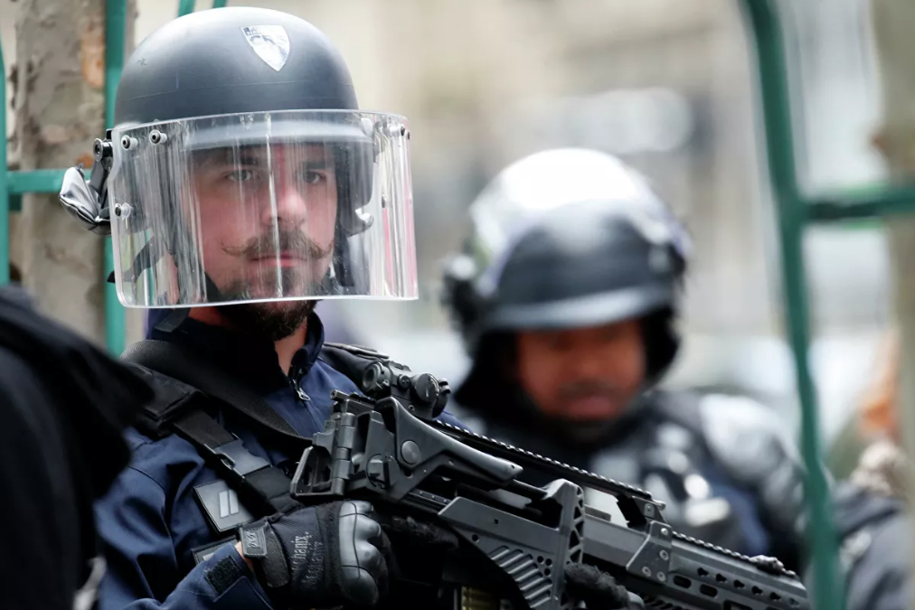 Глава МВД Франции распорядился обеспечить охрану двух мечетей