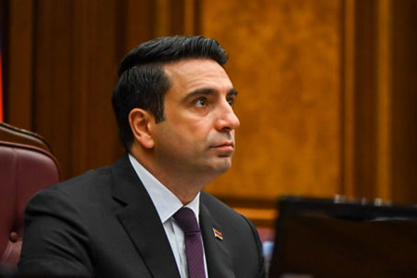 Спикер парламента: Власти Армении никому ничего не сдавали