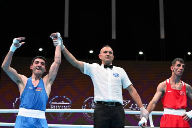 ЧЕ по боксу в Ереване: Артур Базеян одержал победу над турецким боксером Батуханом Чифтчи и вышел в полуфинал