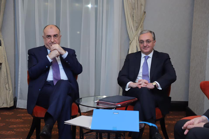 Главы МИД Армении и Азербайджана проведут видеоконференцию