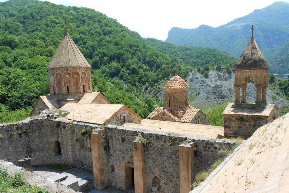 Դեպի Դադիվանք տանող ...