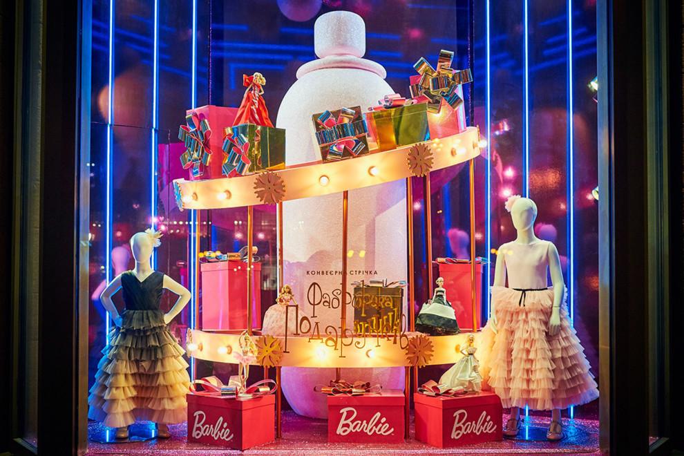 Самые красивые: рождественские витрины магазинов со всего мира