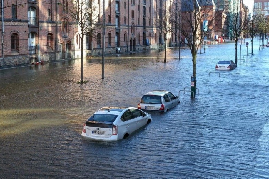 Пожары и наводнения: Европа во власти стихии