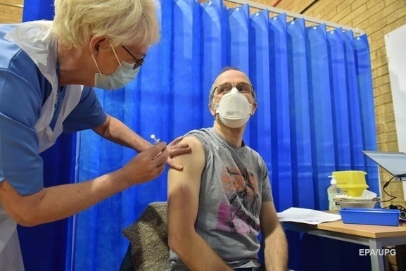 Прививки от коронавируса уже получили более 2,7 миллиона человек в шести странах мира: Bloomberg 