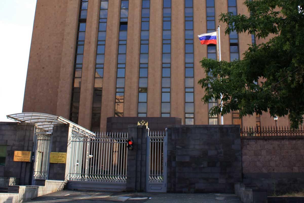 Армянин пытался сжечь себя у здания посольства России