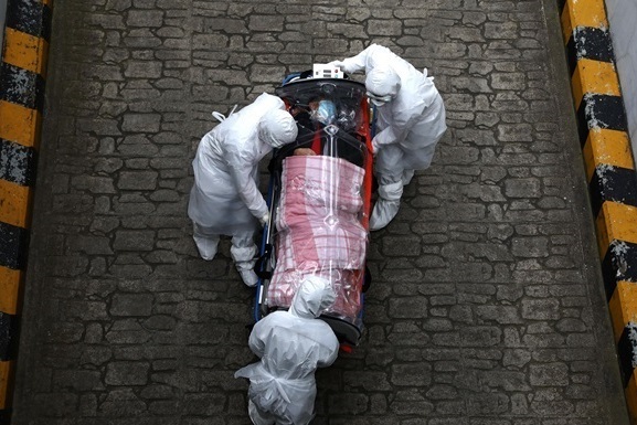 В мире в среднем каждые 24 часа от COVID-19 умирает почти 5900 человек – пo одному человеку каждые 15 секунд: Reuters