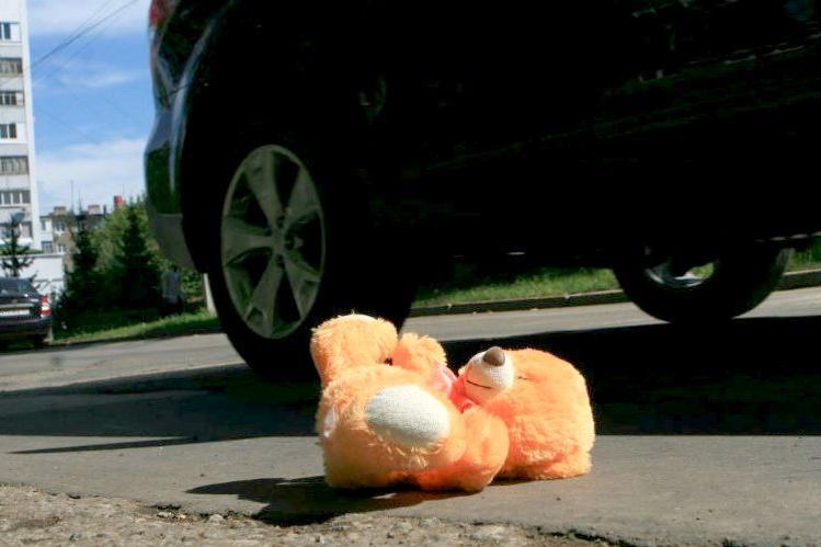 В Алаверди 11-летнюю девочку сбила машина без водителя, припаркованная на наклонной улице: состояние ребенка тяжелое 