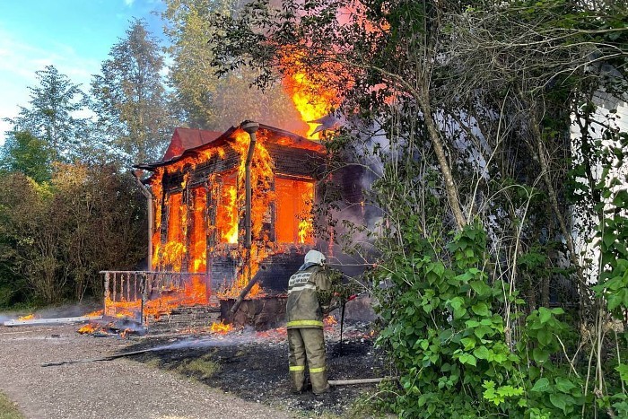 В музее-усадьбе русского композитора Николая Римского-Корсакова сгорело более тысячи экспонатов