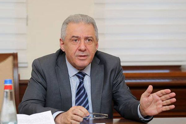 Пресс-секретарь премьера опровергла слухи об освобождении В. Арутюняна с поста министра обороны  