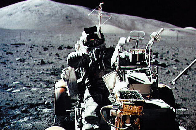 В NASA наконец вскрыли образец лунного грунта, доставленный на Землю 50 лет назад