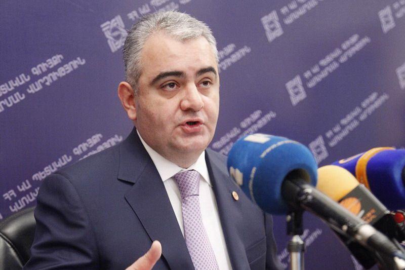 Կնոջ դի՝ Արման Սահակյանի շտաբներից մեկում