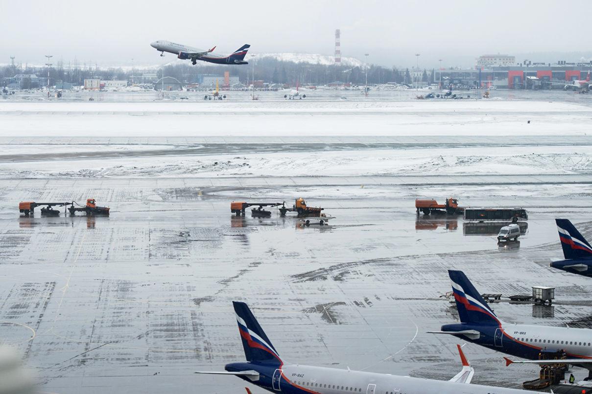 В аэропортах Москвы задержаны или отменены многие рейсы: среди них – ереванский рейс