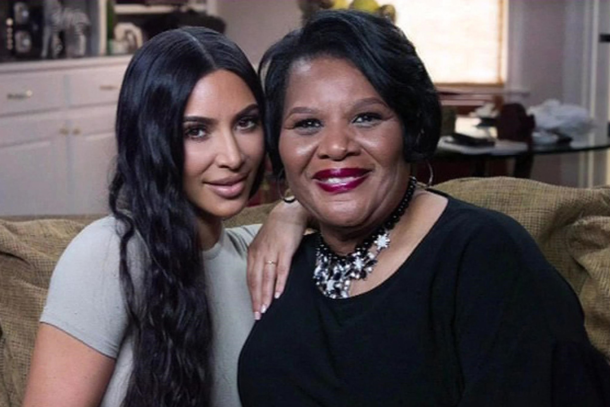 Трамп полностью помиловал адвоката Элис Джонсон, об освобождении которой ходатайствовала Ким Кардашьян