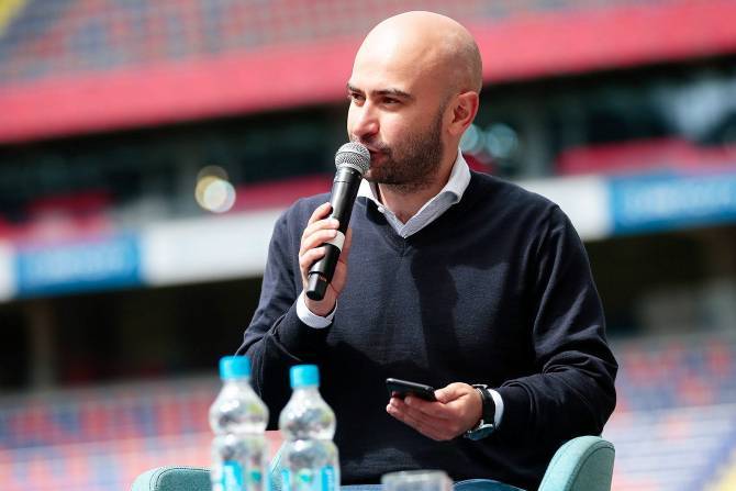 «Спасибо УЕФА»: спортивный комментатор Нобель Арустамян получил аккредитацию на чемпионат Европы
